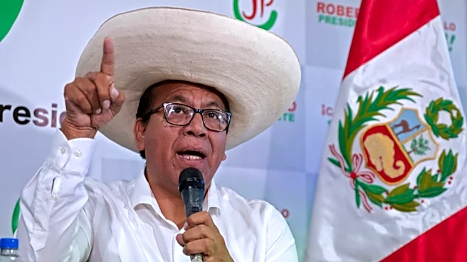 Sánchez aumenta ligeramente su ventaja frente López Aliaga para el balotaje de Perú