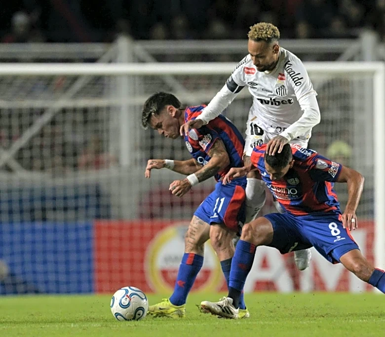 San Lorenzo sigue frenando al Santos de Neymar y Botafogo funde a Petrolero en la Sudamericana