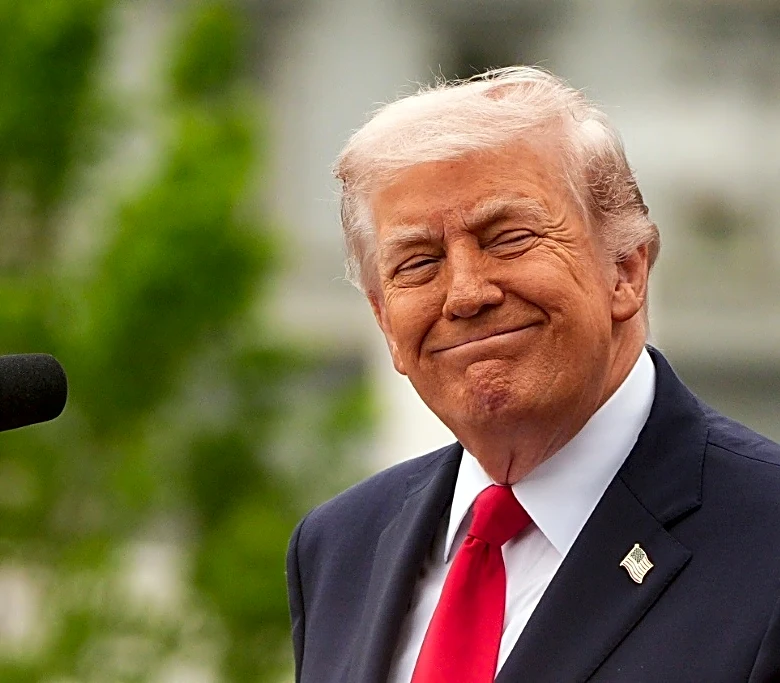 Trump dice a Irán que "¡más les vale espabilar pronto!" y aceptar un acuerdo nuclear