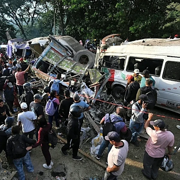Guerrilleros disidentes asumen la autoría del atentado que dejó 21 muertos en Colombia