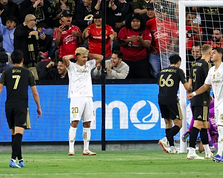 Los Angeles FC vence 2-1 a Toluca en la ida de semifinales de Concachampions