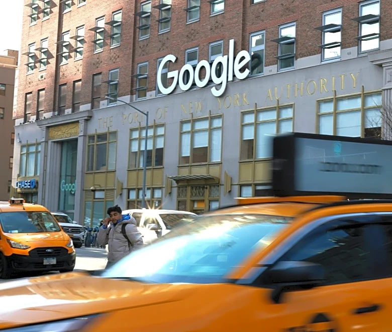 La matriz de Google se dispara y sus rivales tambalean ante costos de la IA