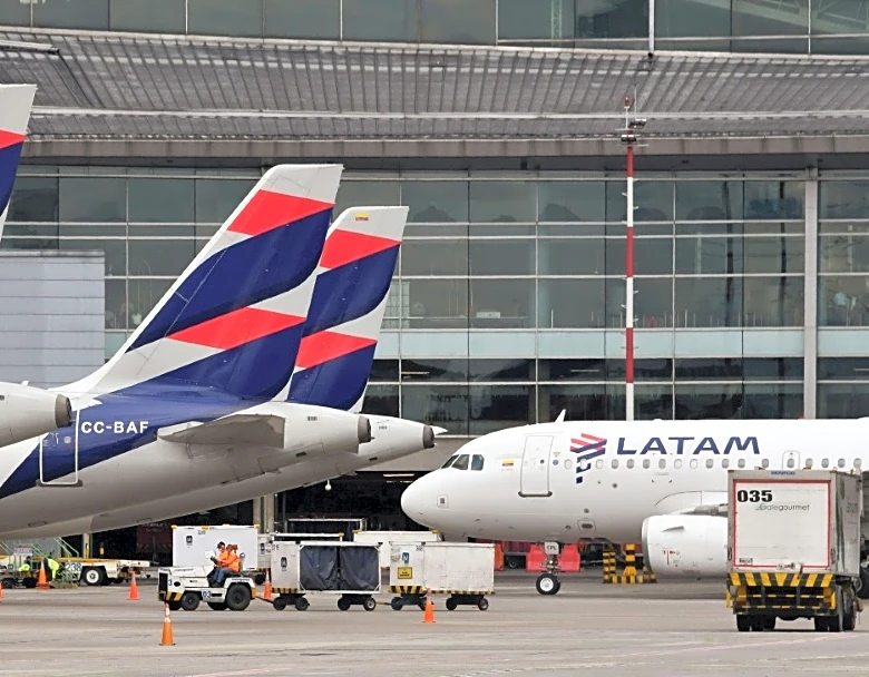 El aeropuerto de Bogotá interrumpe brevemente sus operaciones por un dron