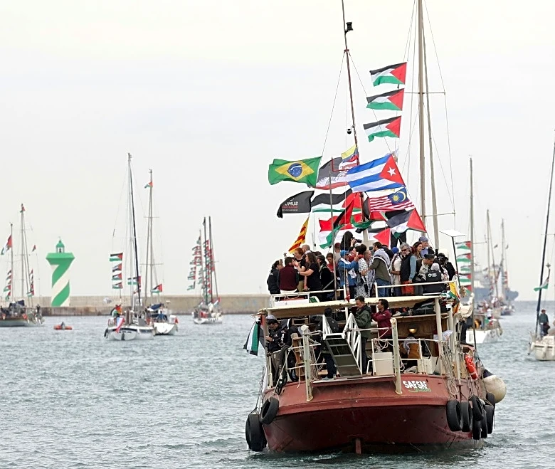 Israel intercepta flotilla para Gaza lejos de su costa y detiene al menos a 175 activistas