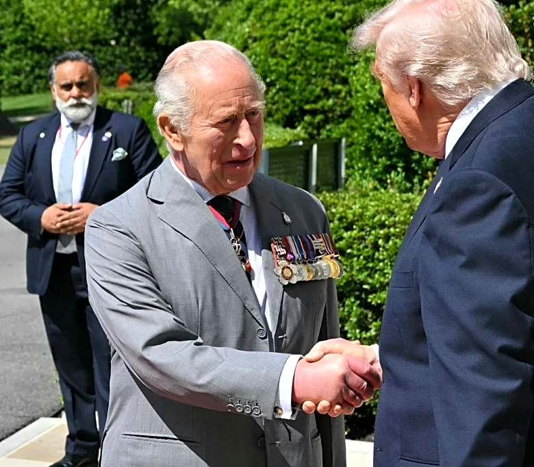 Carlos III cierra visita a EEUU con baño de inmersión en la cultura estadounidense