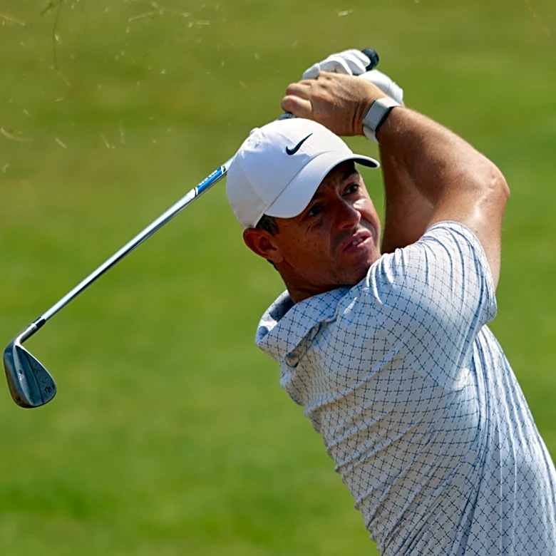 Rory McIlroy supera el corte en el Abierto Británico pero necesita un gran fin de semana para ganar