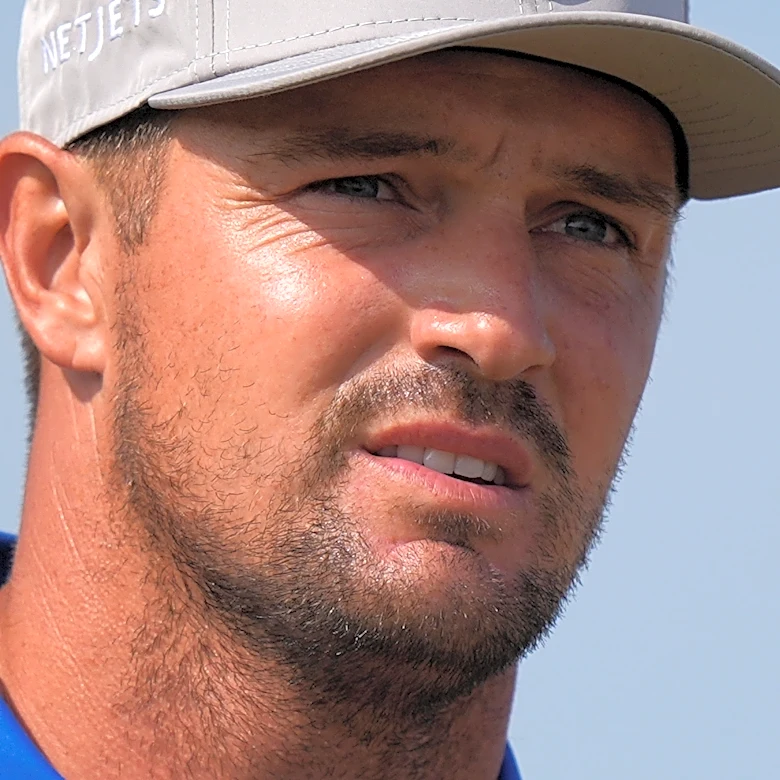 DeChambeau recibe penalización de 2 golpes en dramático fallo nocturno del Abierto Británico