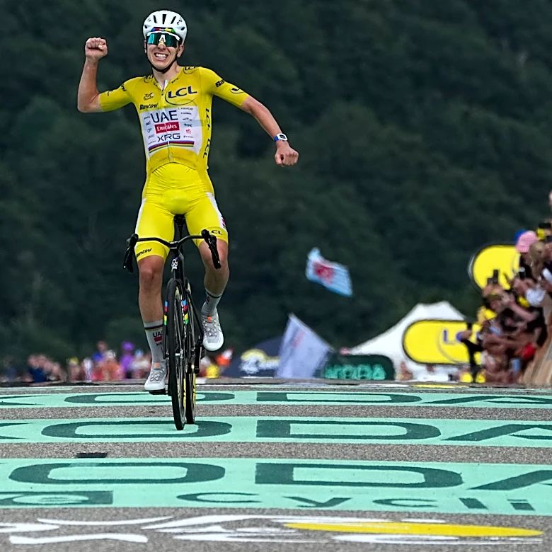 Pogacar ataca en la subida final, gana la 14ta etapa del Tour de Francia y amplía su ventaja general