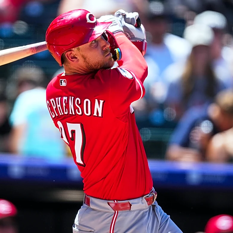 Stephenson sacude 2 jonrones y los Rojos resisten 3 de Goodman para vencer 9-6 a Rockies