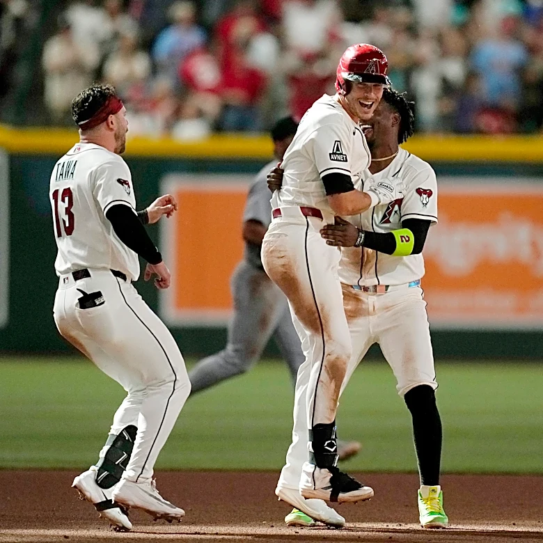 Diamondbacks remontan 7 carreras y dejan tendidos 8-7 a los Cardenales en 10 entradas