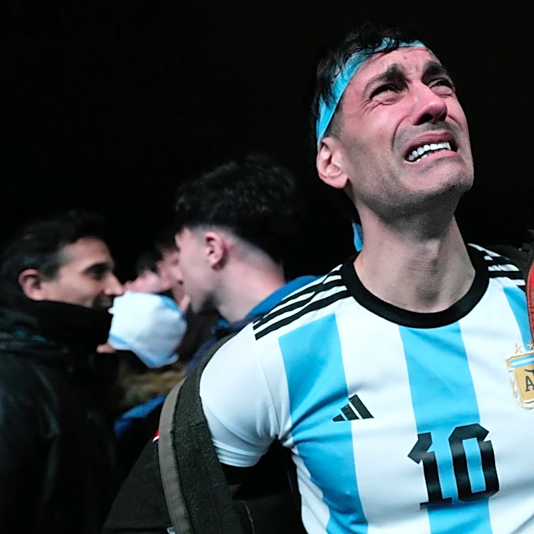 Argentinos salen a las calles para homenajear a selección pese a derrota en final del Mundial