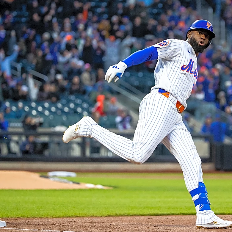 Luis Robert Jr. vuelve a los Mets tras casi 3 meses fuera por una lesión de espalda