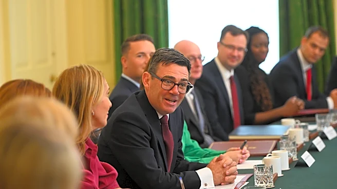Nuevo premier británico reúne a su gabinete tras descartar a partidarios de Starmer