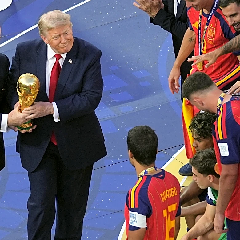 Para el presidente de La Liga, Infantino debería dimitir por 'destruir la industria del fútbol'