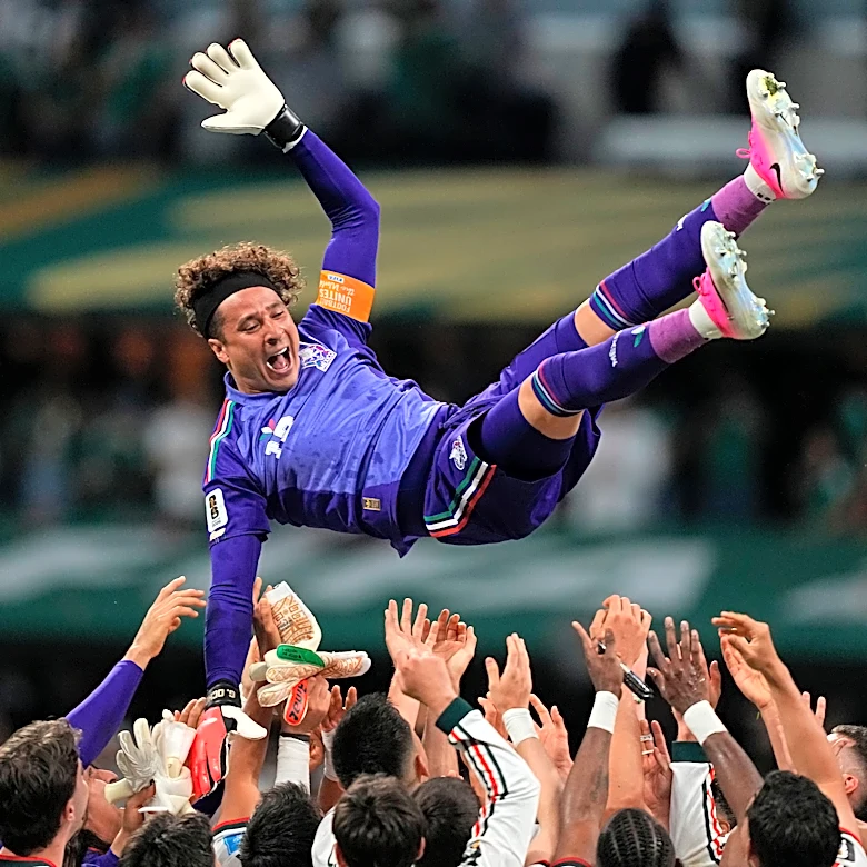 Arquero mexicano Guillermo Ochoa anuncia su retiro tras 22 años como profesional