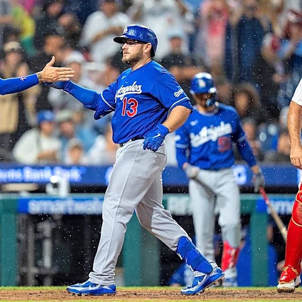 Jonrón de 2 carreras de Muncy y pitcheo de Wrobleski ayudan a Dodgers a superar 2-1 a Filis
