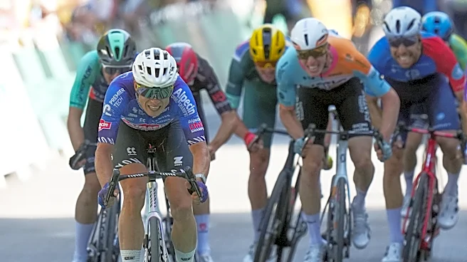 Philipsen gana la etapa 17 del Tour de Francia. Pogačar protege el liderato
