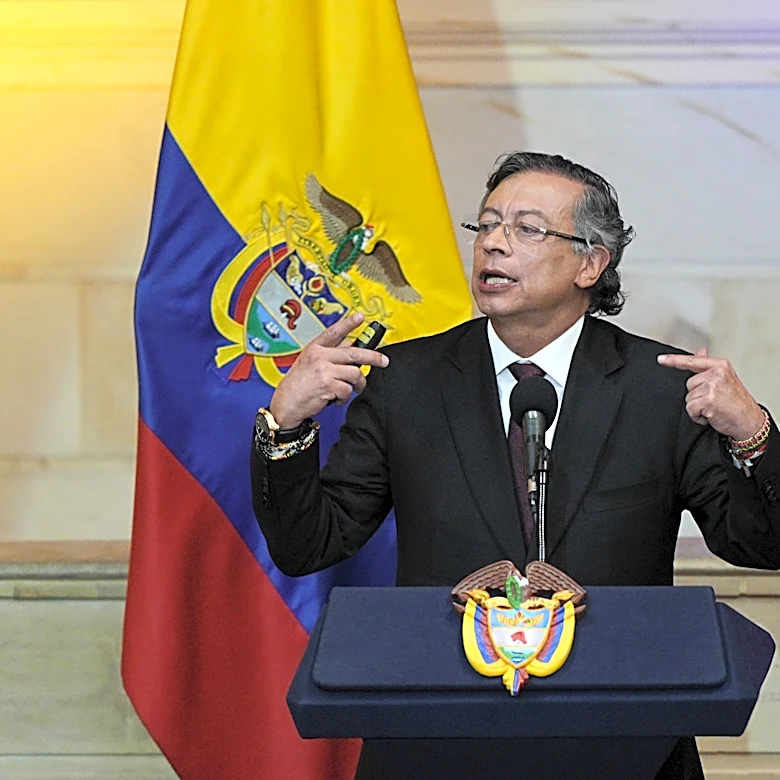 Colombia retoma venta de energía a Ecuador tras guerra comercial entre ambos países
