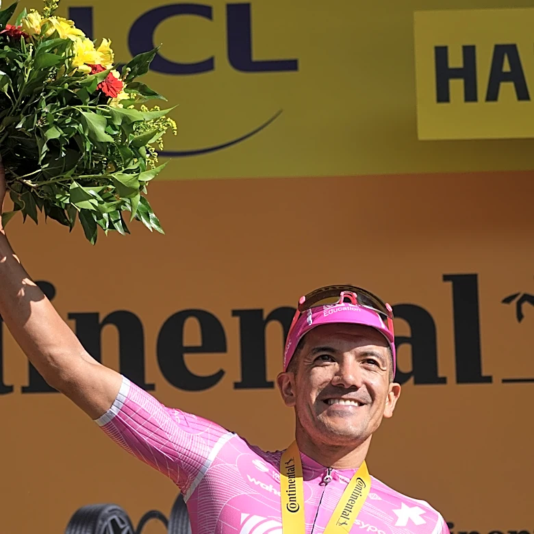 Carapaz remata con clase y gana la 18va etapa del Tour de Francia. Pogacar mantiene liderato general