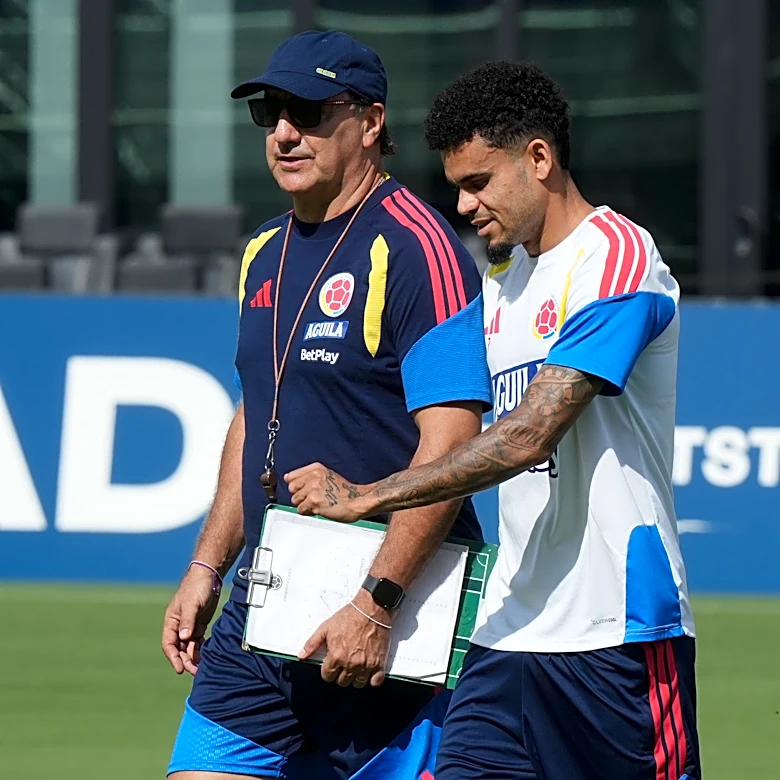 Néstor Lorenzo seguirá como técnico de Colombia