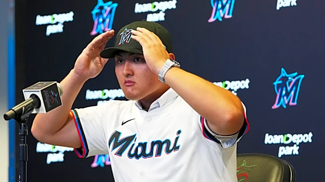 Marlins presentan al jonronero japonés Rintaro Sasaki