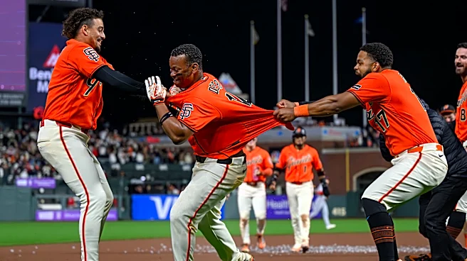 Devers pega jonrón temprano y decide en la 10ma el triunfo de Gigantes, 8-6 ante Angelinos