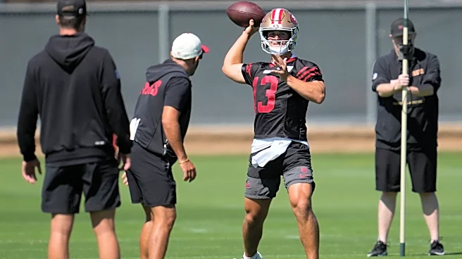 El QB de 49ers Brock Purdy se adapta al inicio del campamento sin Kyle Shanahan