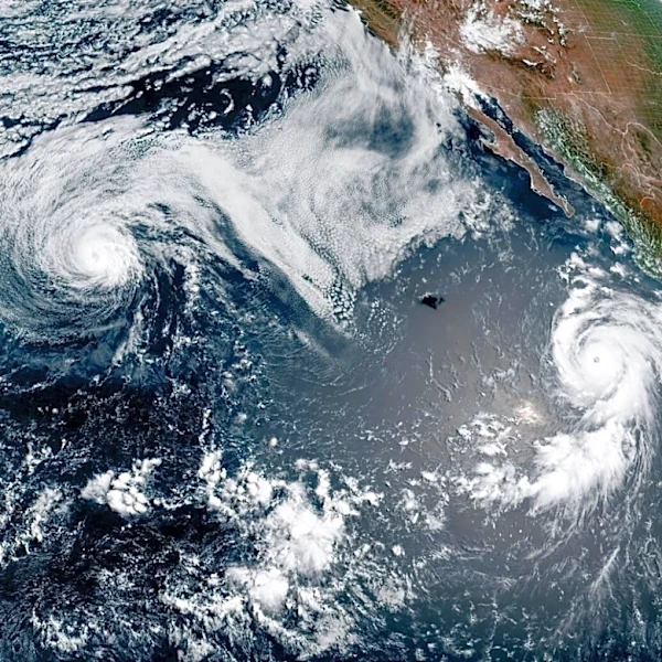 Huracán Genevieve avanza en el Pacífico lejos de tierra; Fausto se debilita a tormenta tropical