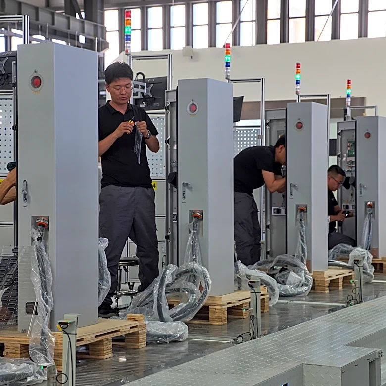 China responde a críticas sobre exceso de capacidad industrial, ante amenazas de aranceles de EEUU