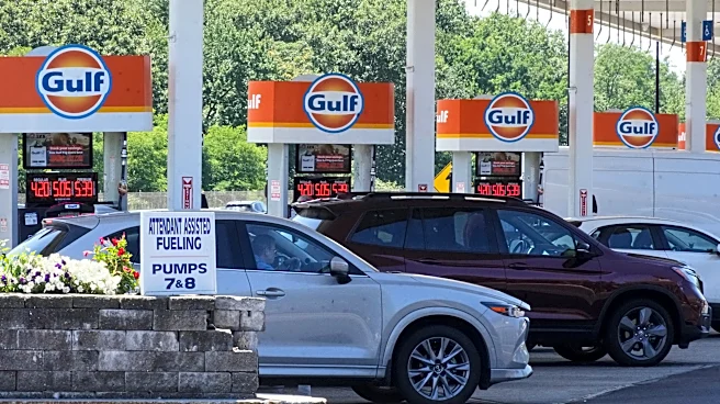 Alza de precios de combustible hace caer la confianza de los consumidores estadounidenses