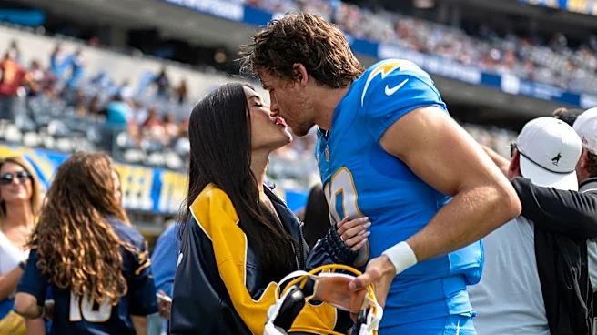Un anillo para Justin Herbert: el quarterback se compromete con Madison Beer