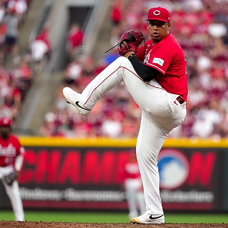 Jonrón de JJ Bleday y atrapada de Dane Myers ayudan a Rojos a vencer 2-0 a Guardianes