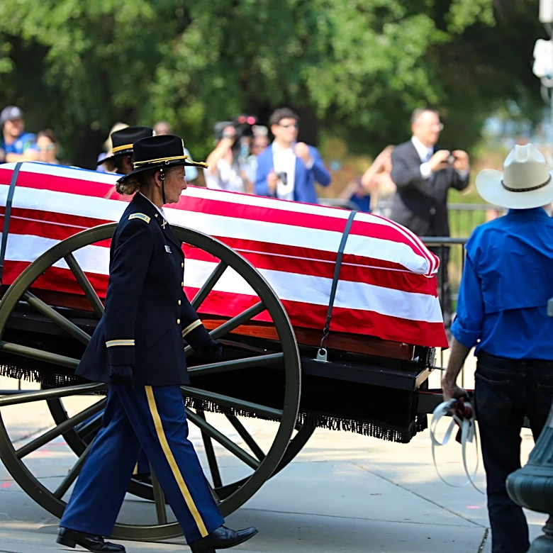 Lindsey Graham regresa a casa por última vez para su funeral en Carolina del Sur