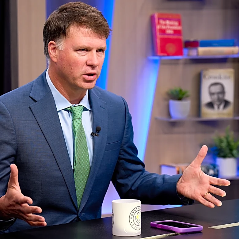 Medios alternativos arraigan en la izquierda y dan nueva forma a la política demócrata en EEUU