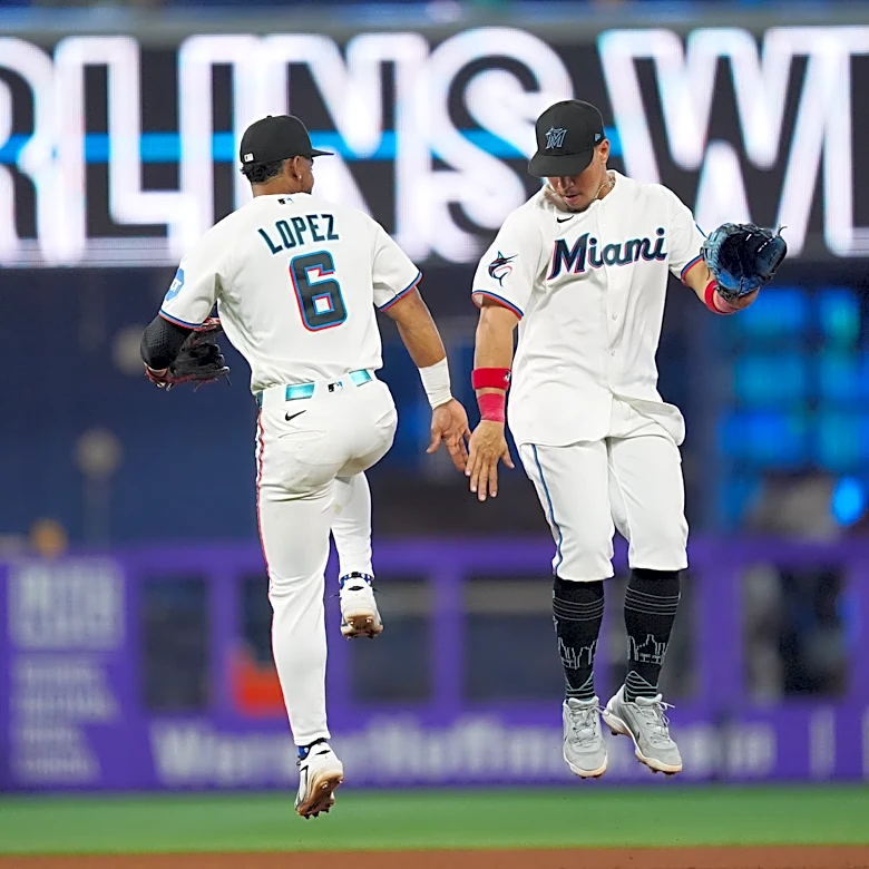 Conine pone a Marlins arriba con jonrón emergente en victoria 8-6 ante Filis
