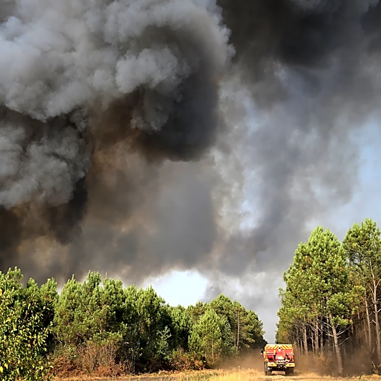 Tiempo más fresco y posibles lluvias llegan a la región francesa arrasada por el fuego