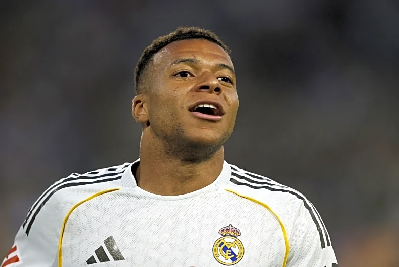 El delantero francés Mbappé sufre una lesión muscular semanas antes del Mundial