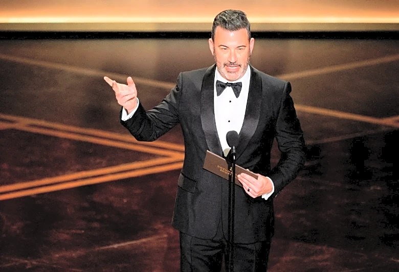 El presentador Kimmel afirma que su broma sobre Melania se malinterpretó y Trump pide su despido