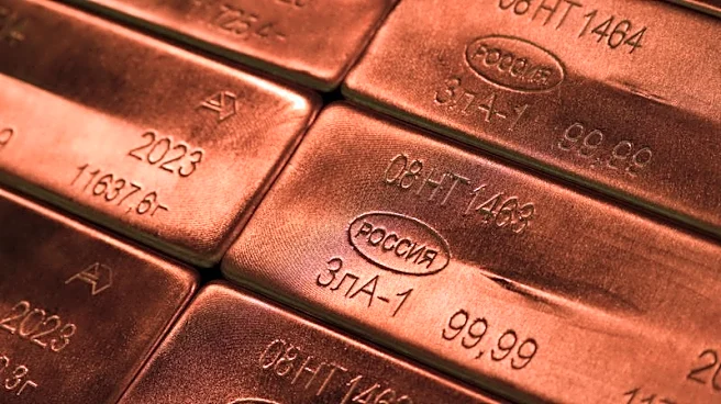 El oro cae a mínimo de tres semanas ante aumento de precios del petróleo