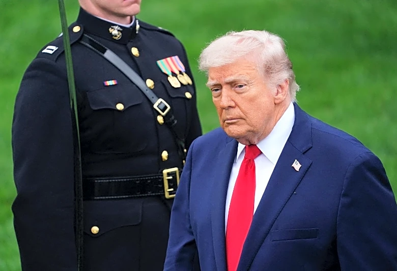 Popularidad de Trump cae a mínimo histórico, guerra Irán aviva preocupación por costo de vida