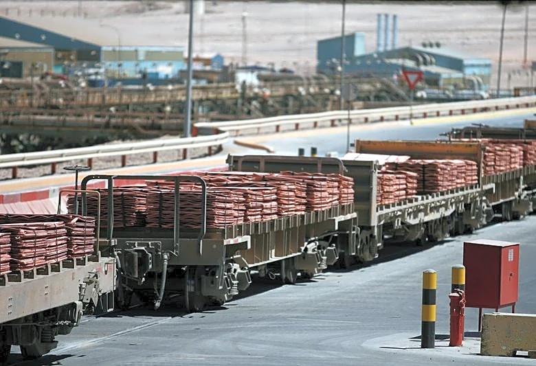 Cobre sube por primera vez en cinco días por compras chinas y temor a interrupciones