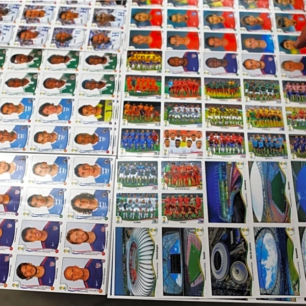 Los coleccionistas de los cromos de fútbol de Panini se enfrentan a su mayor reto en un Mundial