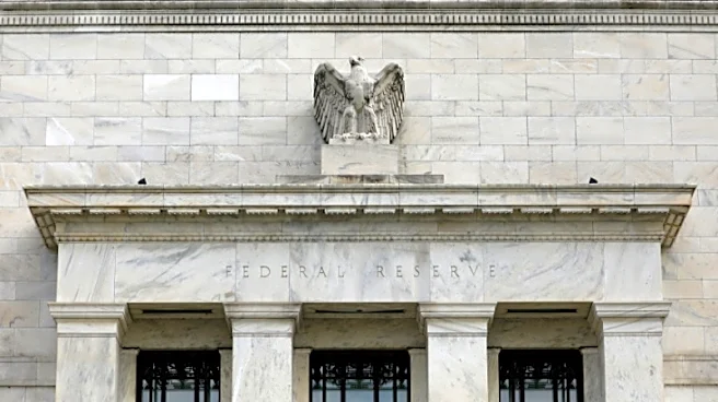 Fed mantiene tasas  sin cambios por alta inflación; tres votan contra sesgo del comunicado