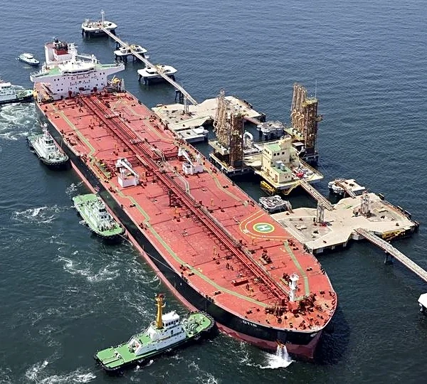 El crudo cae tras tocar máximo de cuatro años por temor a escalada de guerra EEUU-Irán