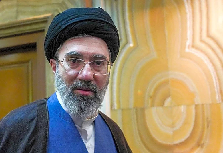 Líder supremo iraní Jamenei dice que nueva gestión del estrecho de Ormuz "aportará tranquilidad"