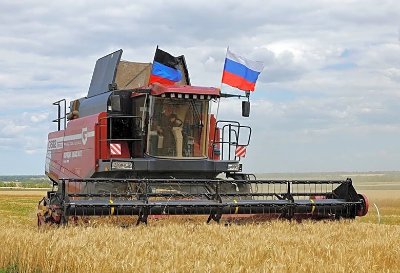 Buque que transporta grano que Ucrania sostiene que fue robado por Rusia no descargará en Israel, dice Kiev
