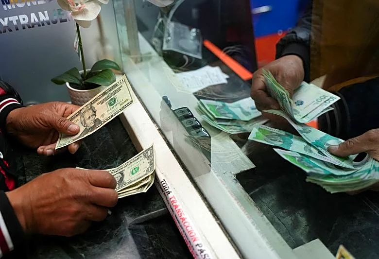 Monedas América Latina operan mixtas tras datos dispares en EEUU