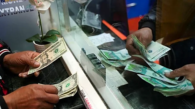 Monedas América Latina operan mixtas tras datos dispares en EEUU