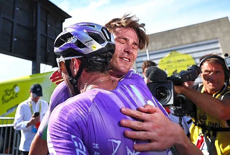 Suizo Schmid gana etapa 13 del Tour de Francia; Pidcock se acerca al líder de la general, Pogacar