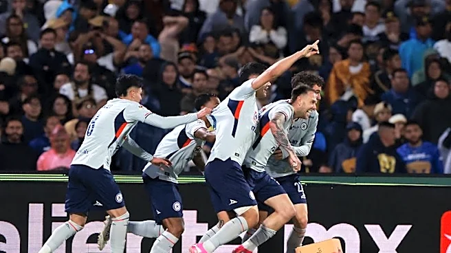 Campeón Cruz Azul remonta y saca triunfo de último minuto en torneo mexicano de fútbol​